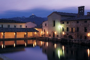 This is NOT an unverified 'web portal' or online directory - we select only those places that satisfy our criteria for price, quality, charm and location. The places to stay presented here are particularly suitable for accommodation only short-breaks. Places to stay have been carefully selected so that you can reach them easily - ideal for long weekends and short break holidays when short transfer times are important.